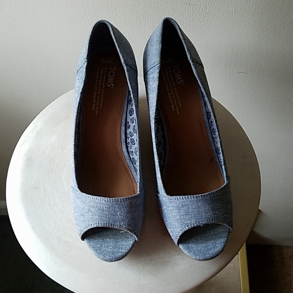 Toms Shoes - TOMS peephole wedges. Toms Shoes - TOMS peephole wedges.